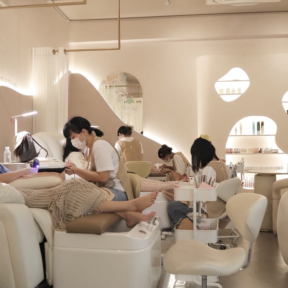 Bare nail spa